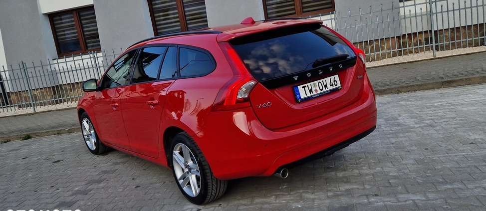 Volvo V60 cena 44700 przebieg: 221000, rok produkcji 2014 z Pionki małe 562